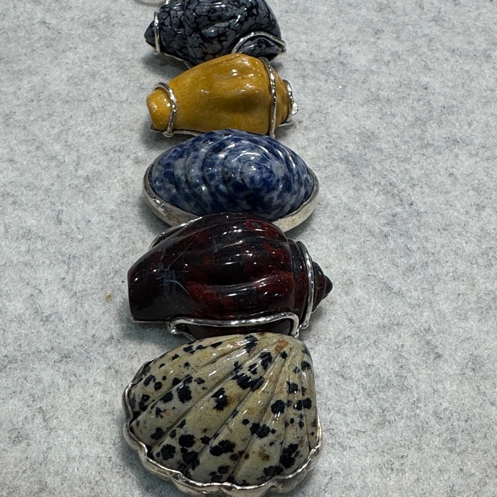 Multicolor Shell Bracelet - Picture 2 of 3